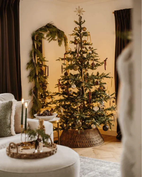 KingNobleFir_b6b0be94-ba31-4550-8ce4-abbef99dcdcf 9' King Noble Fir Artificial Christmas Tree Unlit